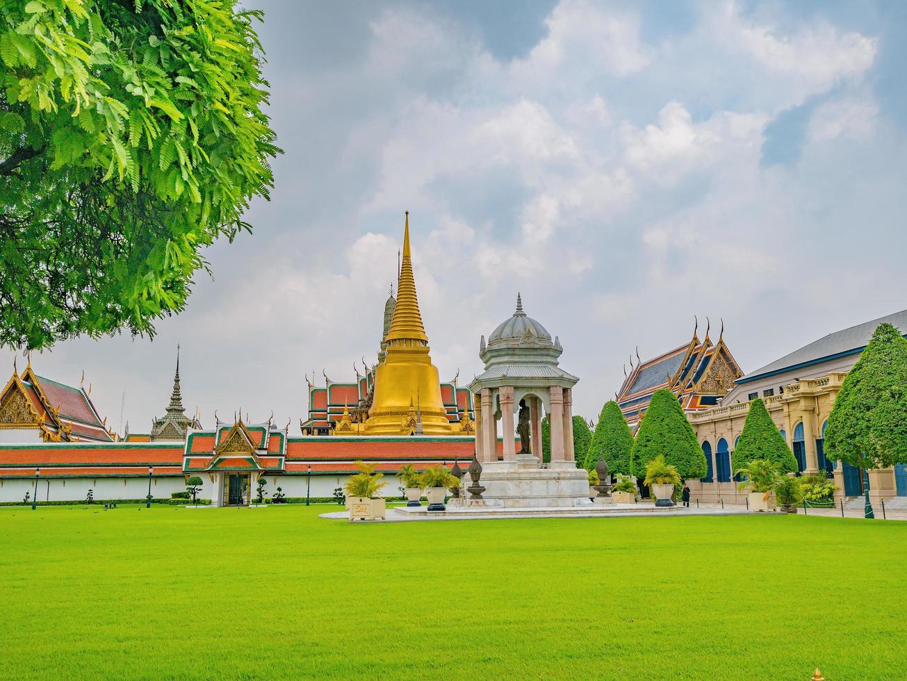 Wat Phrakeaw Temple  with Cloud sky.Wat Phrakeaw Temple is the main Temple of bangkok Capital of Thailand photo