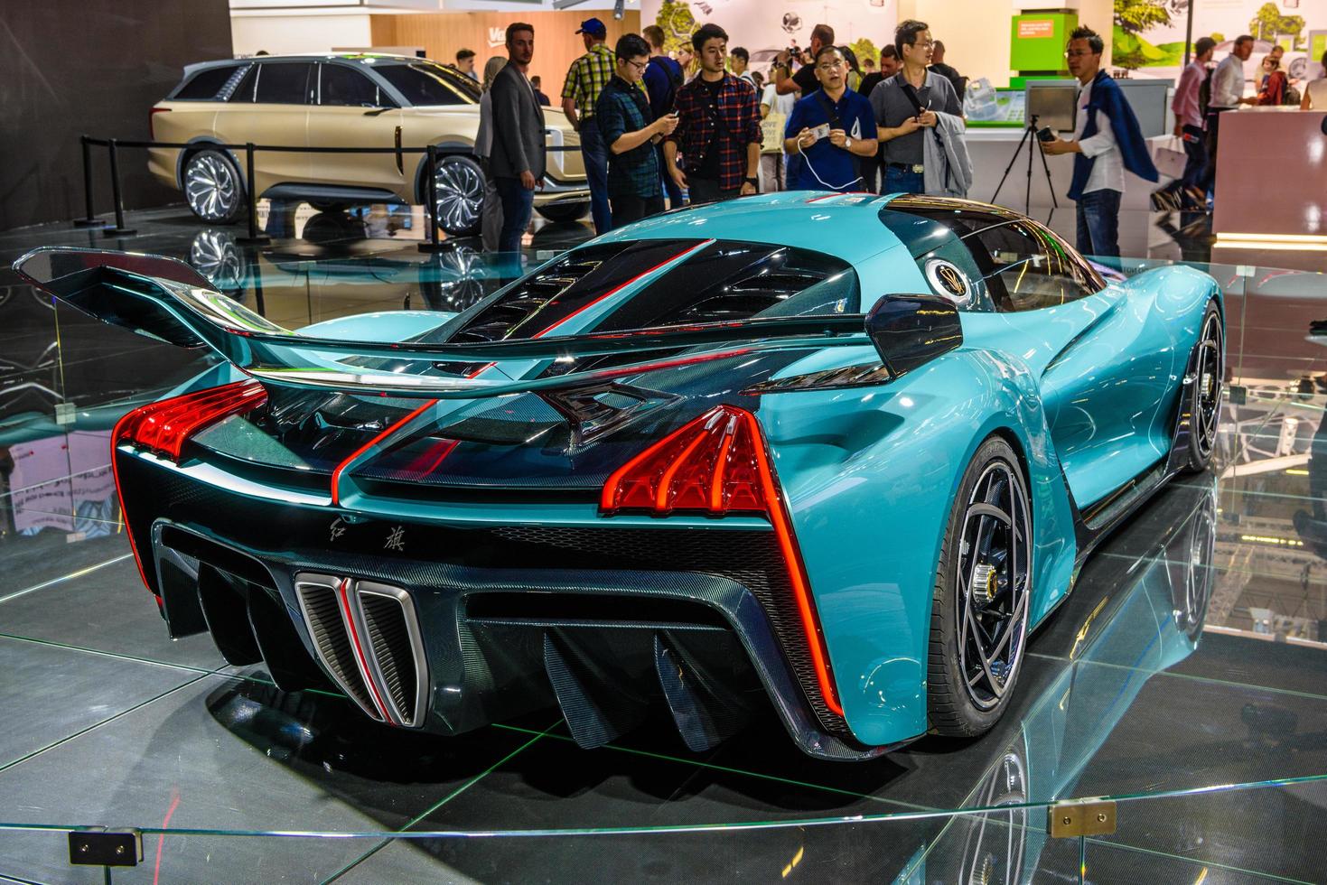 frankfurt, alemania - sept 2019 blue azure hongqi s9 - superdeportivo eléctrico con 1400 hp de china, exhibición de autos del salón internacional del automóvil iaa foto