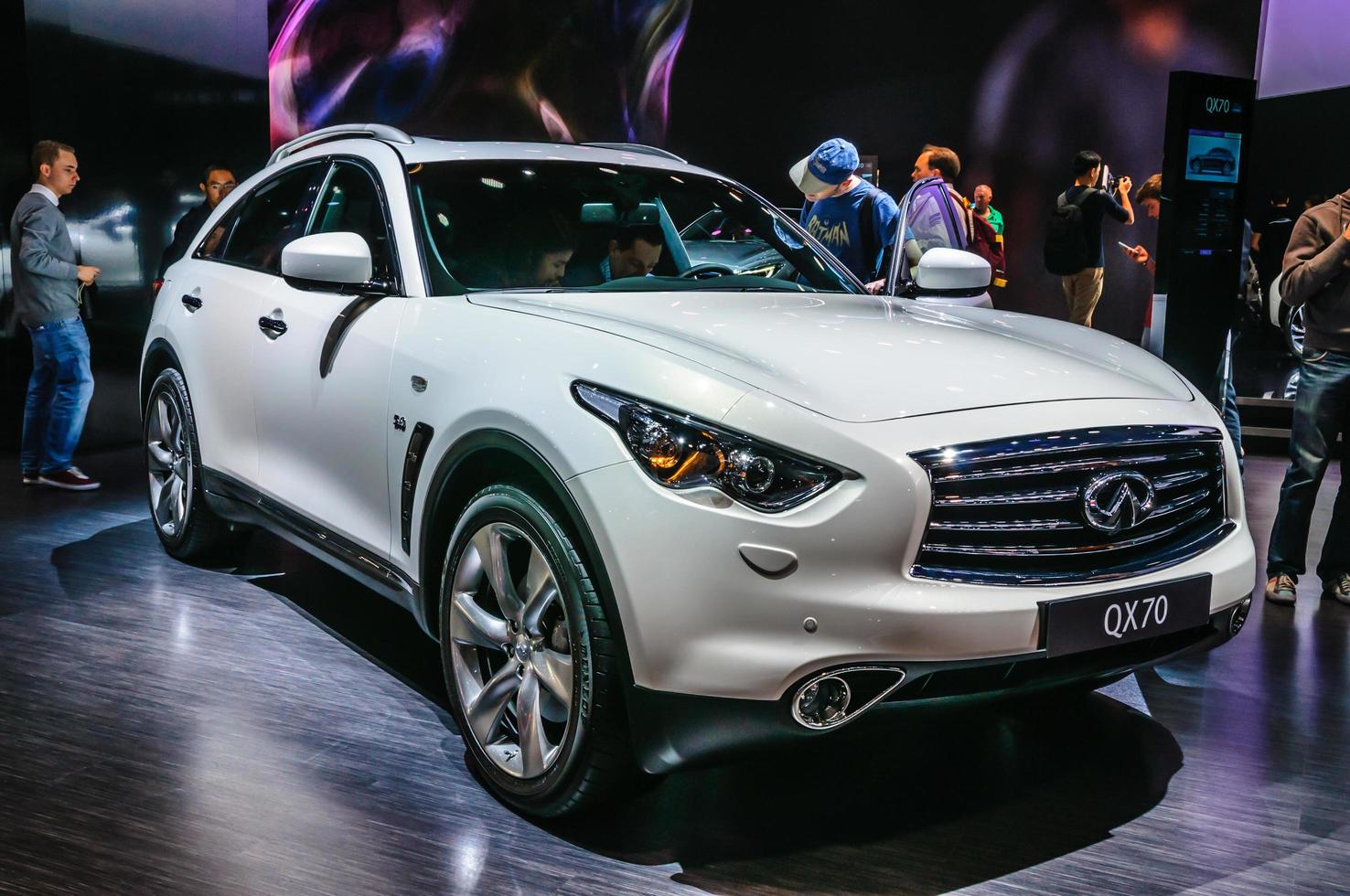 frankfurt - sept 2015 infinity qx70 presentado en iaa internatio foto