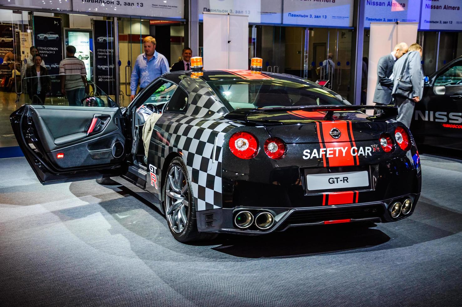 moscú, rusia - agosto de 2012 nissan gt-r r35 coche de seguridad presentado como estreno mundial en el 16º salón internacional del automóvil mias moscow el 30 de agosto de 2012 en moscú, rusia foto