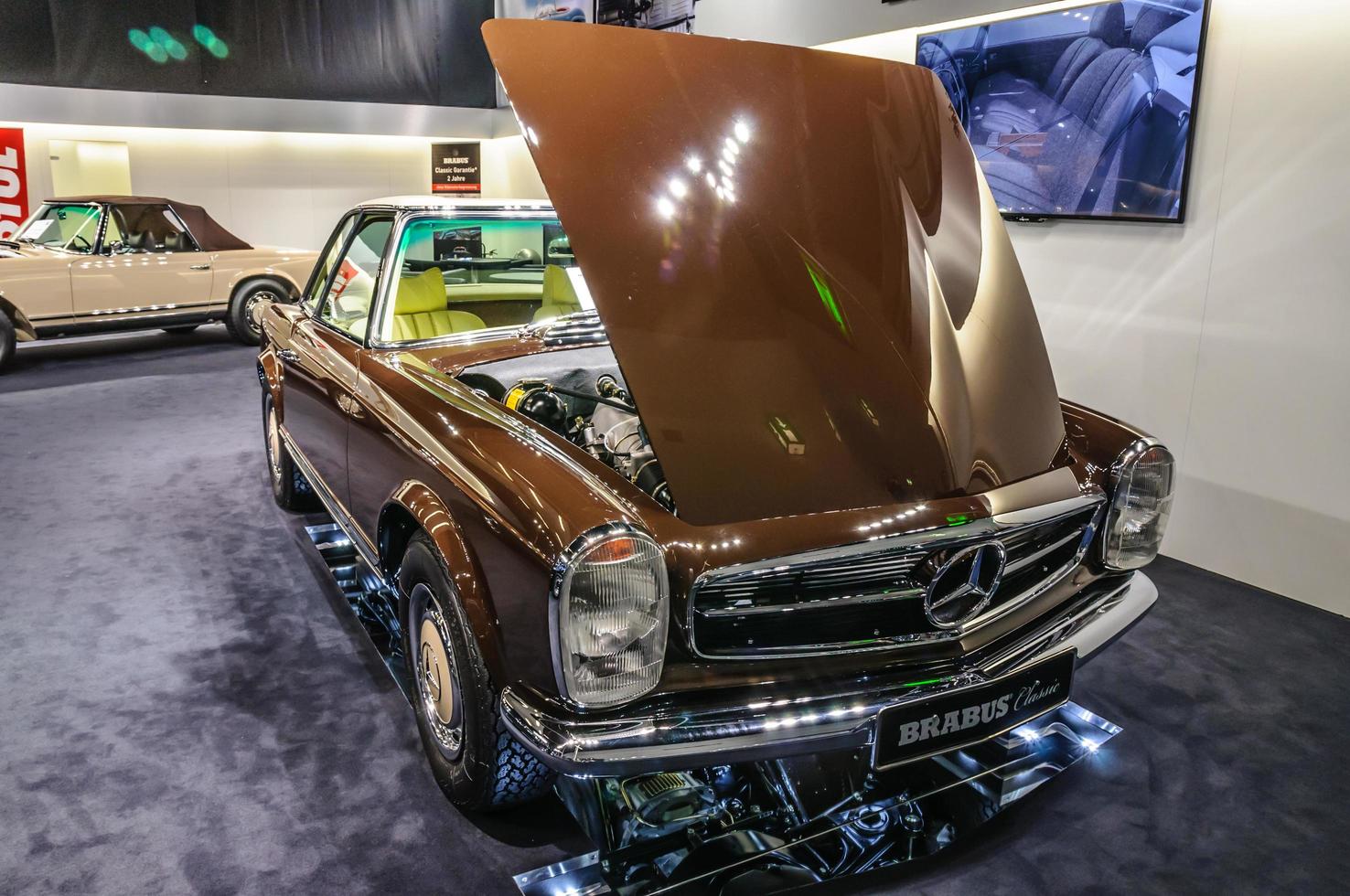 FRANKFURT - SEPT 2015 1969 MERCEDES-BENZ 280SL PAGODA BRABUS CL photo