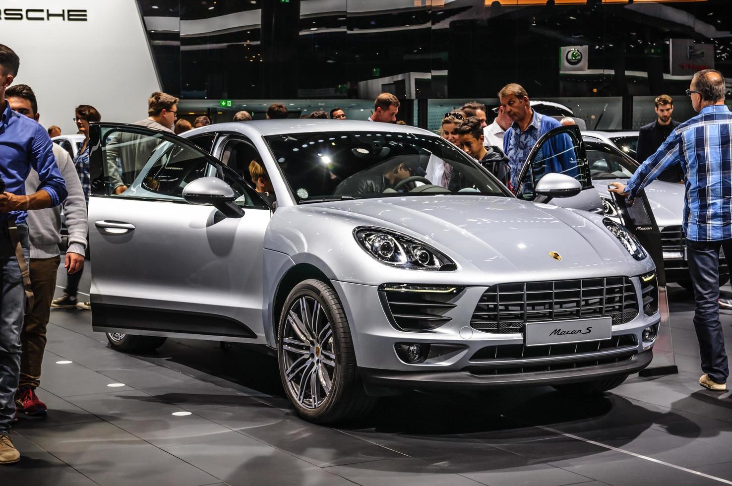 frankfurt - sept 2015 porsche macan s presentado en iaa internat foto