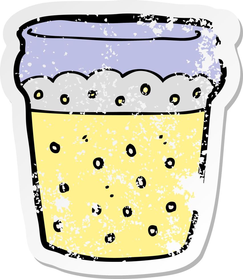 pegatina retro angustiada de un vaso de cerveza de dibujos animados vector