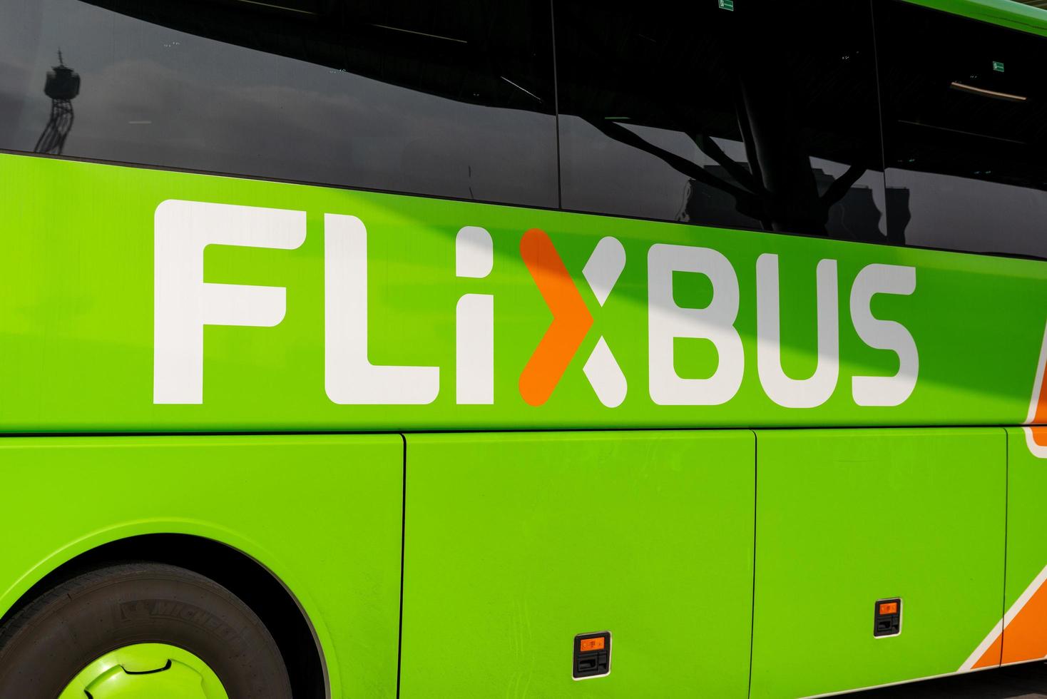 Flixbus coach in green photo