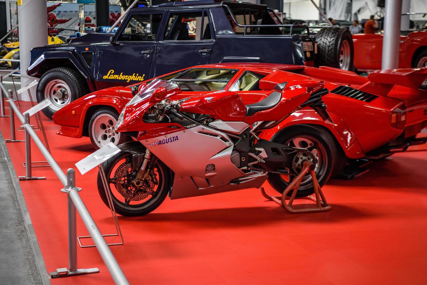 sinsheim, alemania - mai 2022 moto deportiva roja motocicleta honda cbr 1000 rr 2008 foto