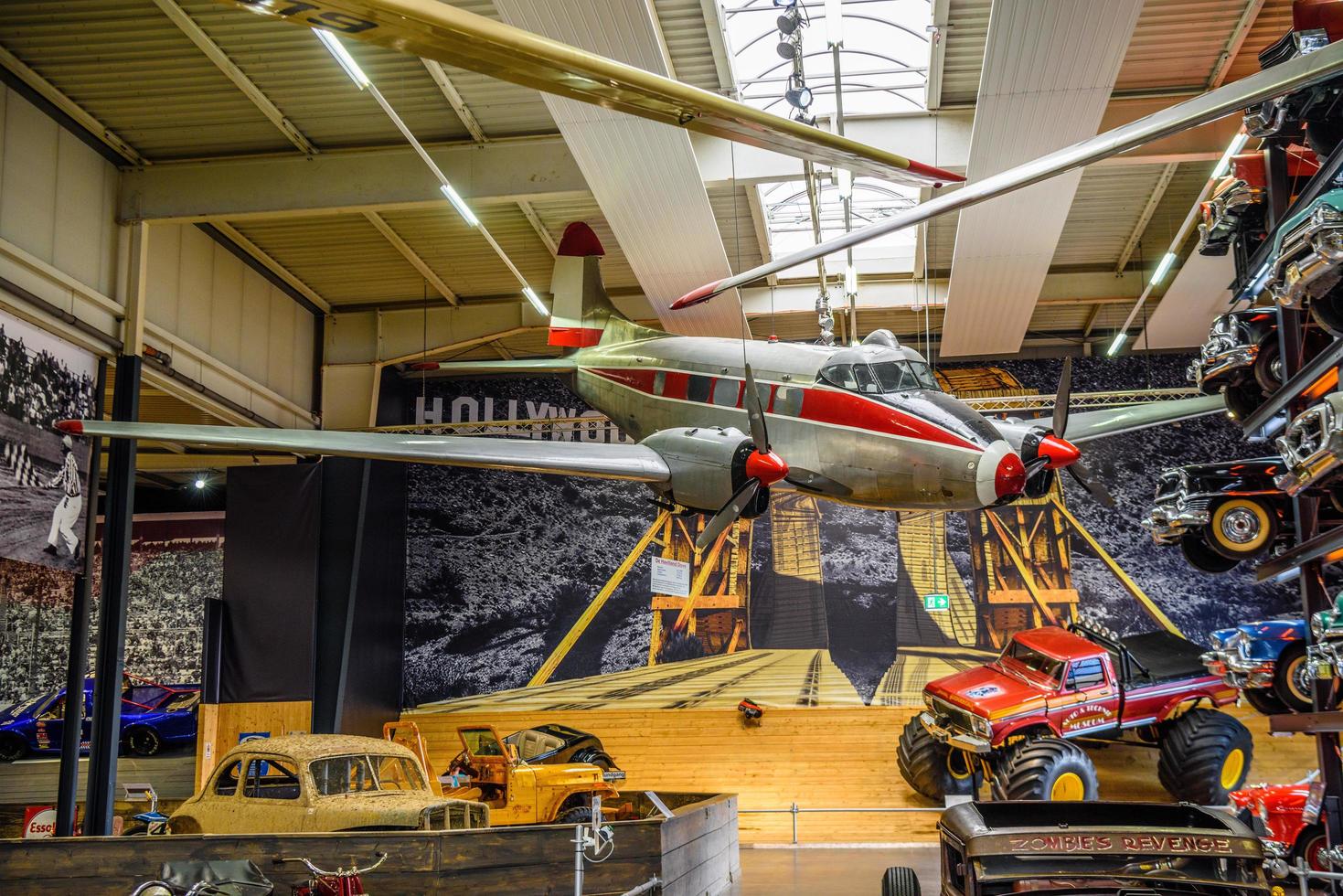 SINSHEIM, GERMANY - MAI 2022 silver red short-haul airliner short-haul airliner photo