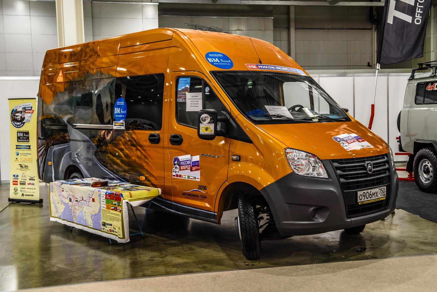 moscú - agosto de 2016 gaz-a65r32 gacela presentada a continuación en el salón internacional del automóvil mias moscow el 20 de agosto de 2016 en moscú, rusia foto