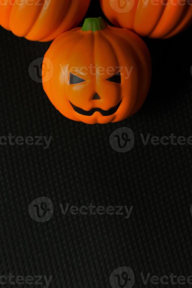 el jack de calabaza de halloween en imagen de fondo de vacaciones negro. foto