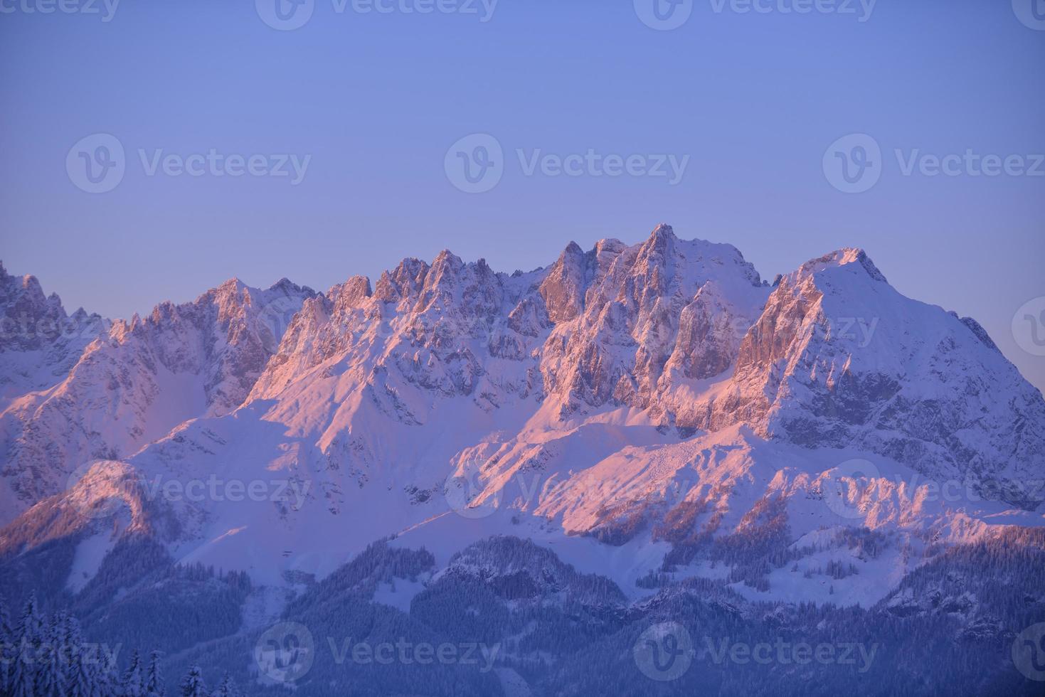 paisaje de invierno de montaña foto