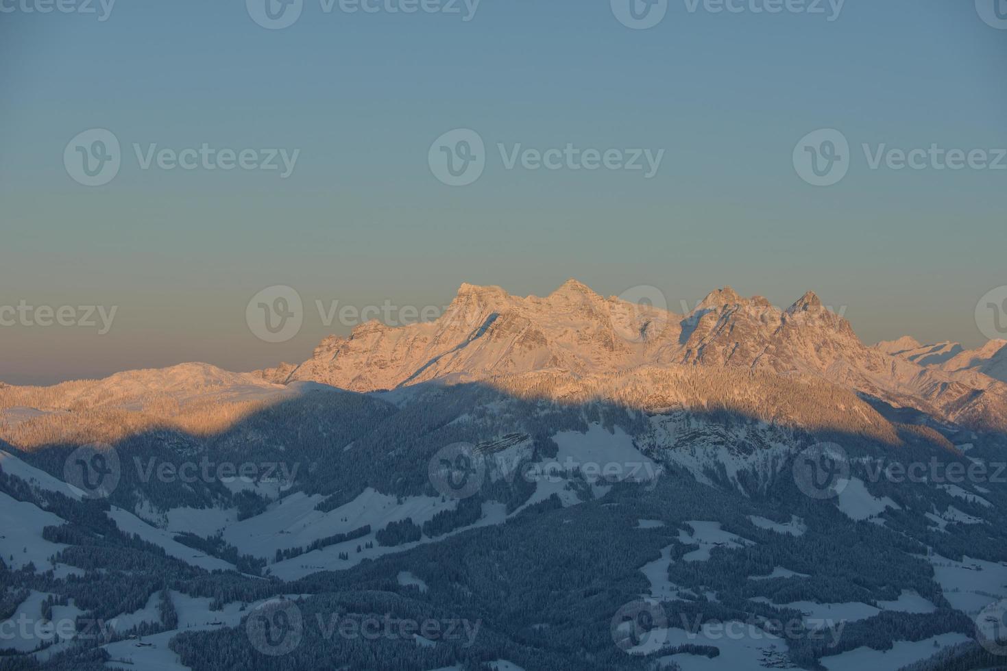 paisaje de montaña de invierno foto