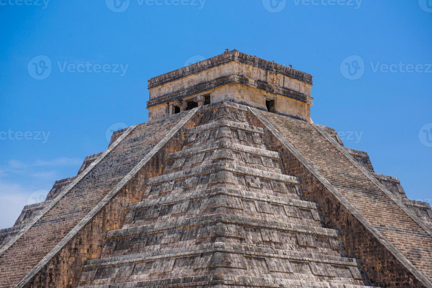 pirámide del templo de kukulcan el castillo, chichén itzá, yucatán, méxico, civilización maya foto