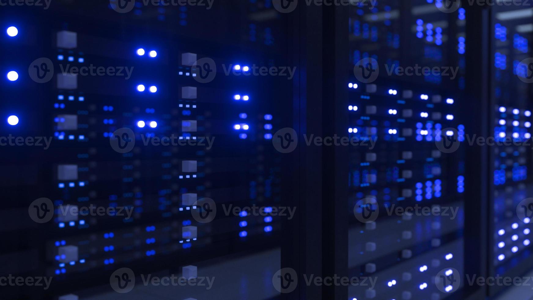 bastidores de computadoras del centro de datos en la sala de servidores de seguridad de la red minería de criptomonedas foto