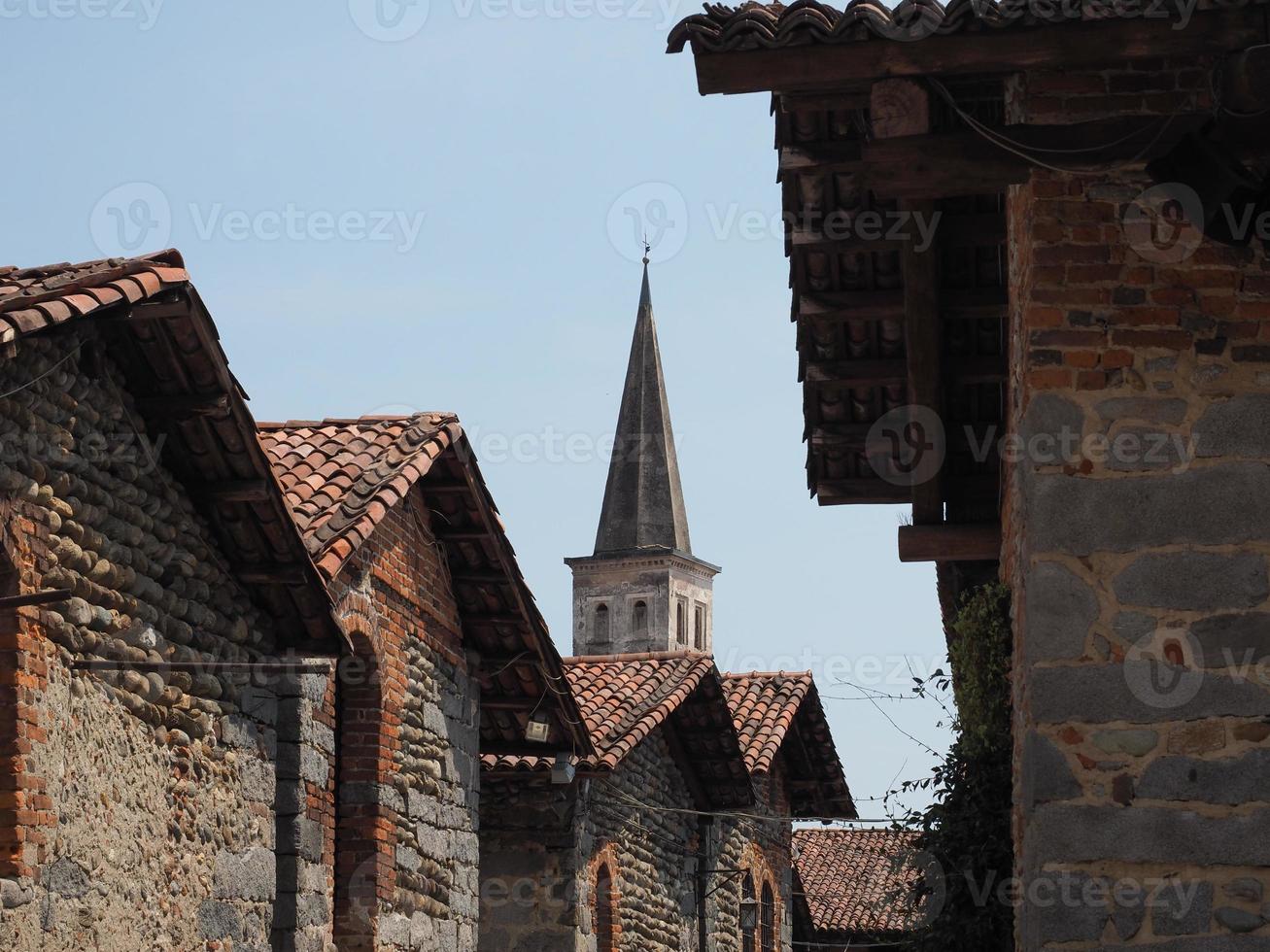 villa medieval de ricetto en candelo foto