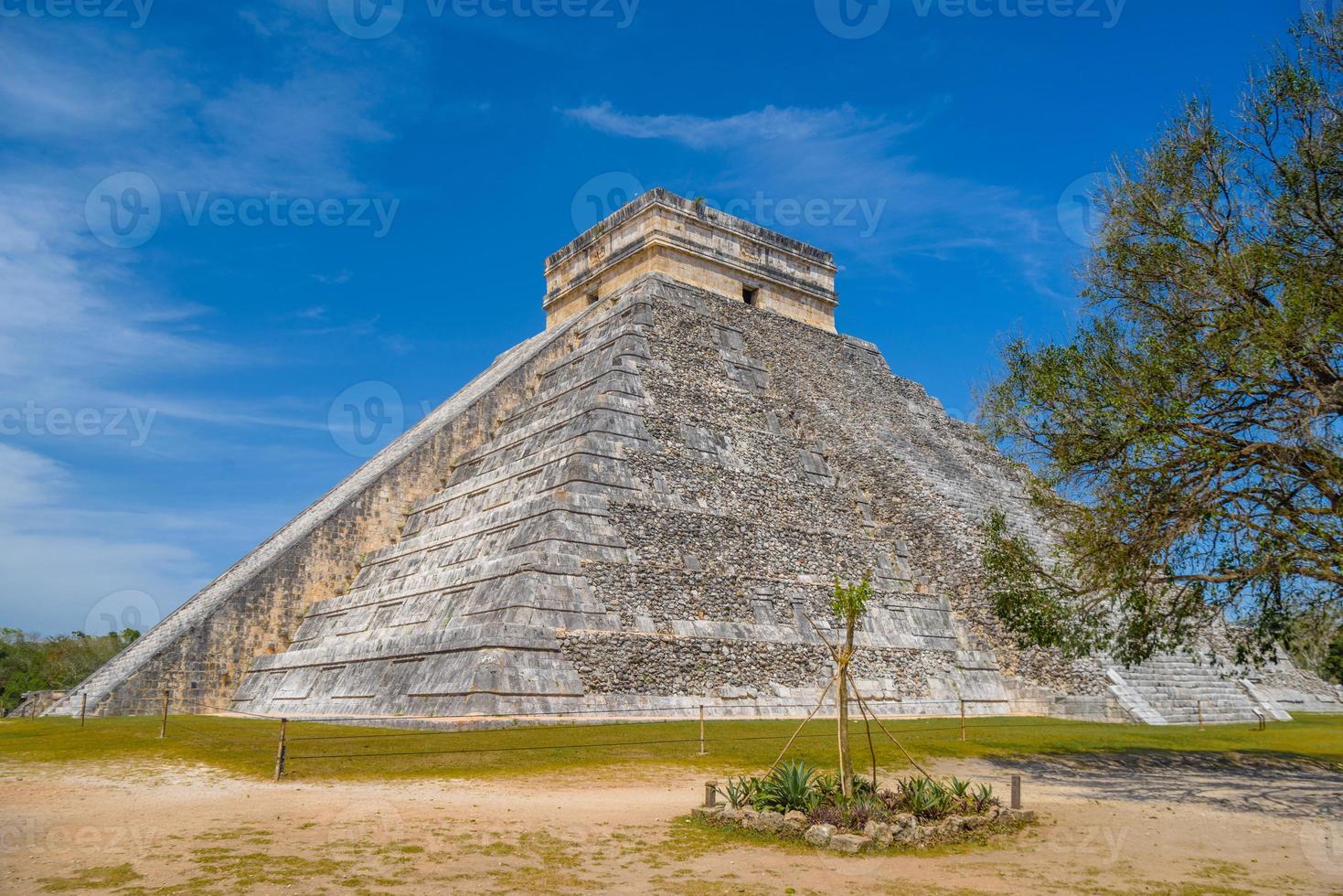 pirámide del templo de kukulcan el castillo, chichén itzá, yucatán, méxico, civilización maya foto