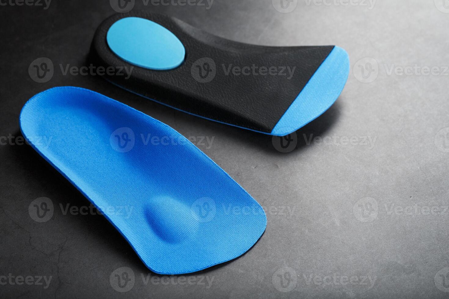 Orthopedic insoles for correction of pronation of the foot on a dark