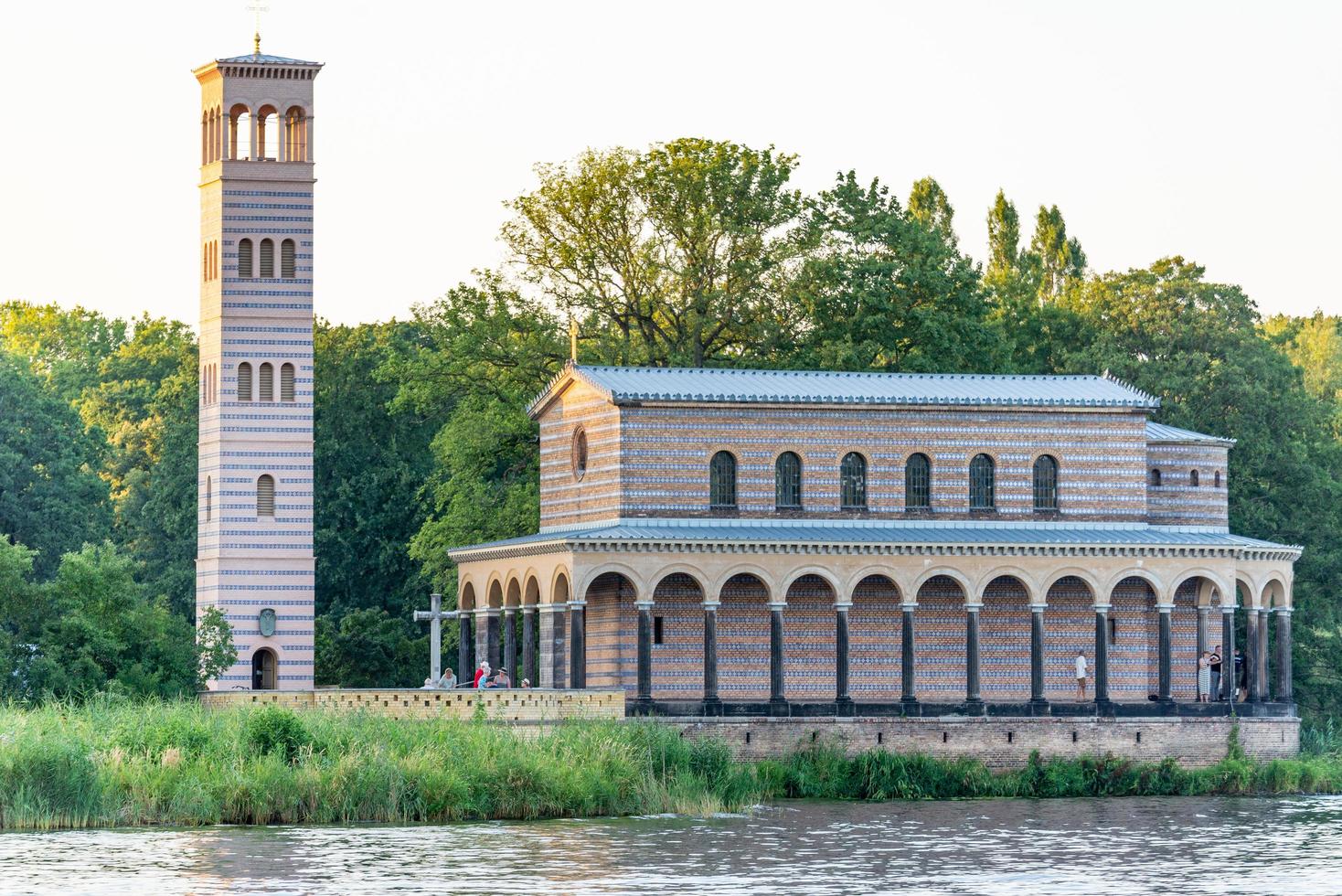 potsdam, brandeburgo, alemania 07.23.2018 heilandskirche potsdam desde el frente foto