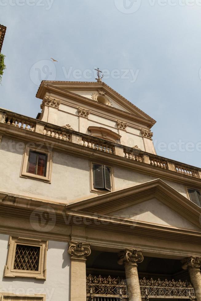 gran iglesia en el centro de roma, italia. foto