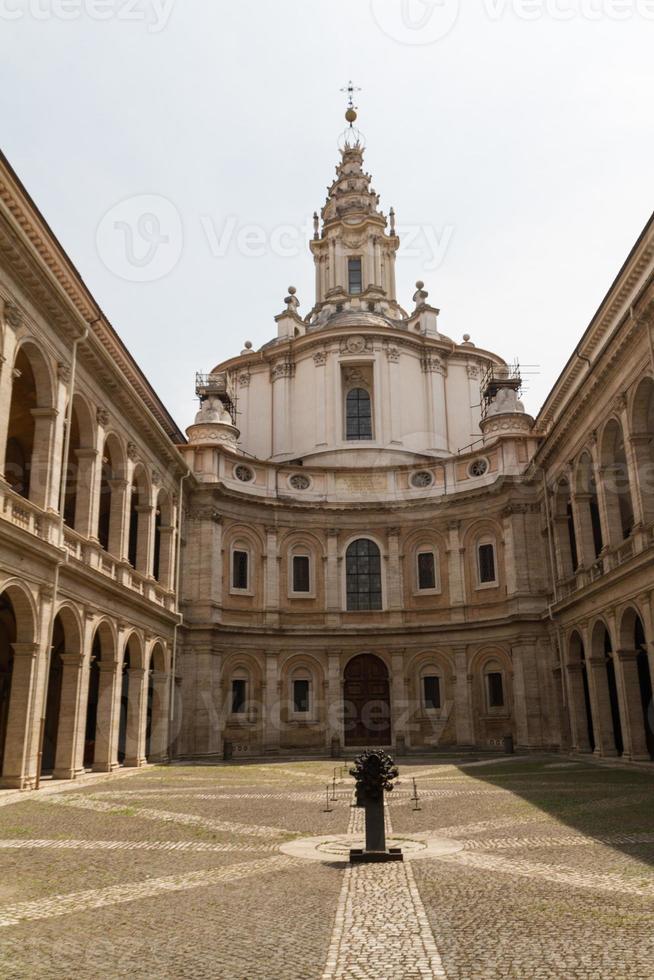 gran iglesia en el centro de roma, italia. foto