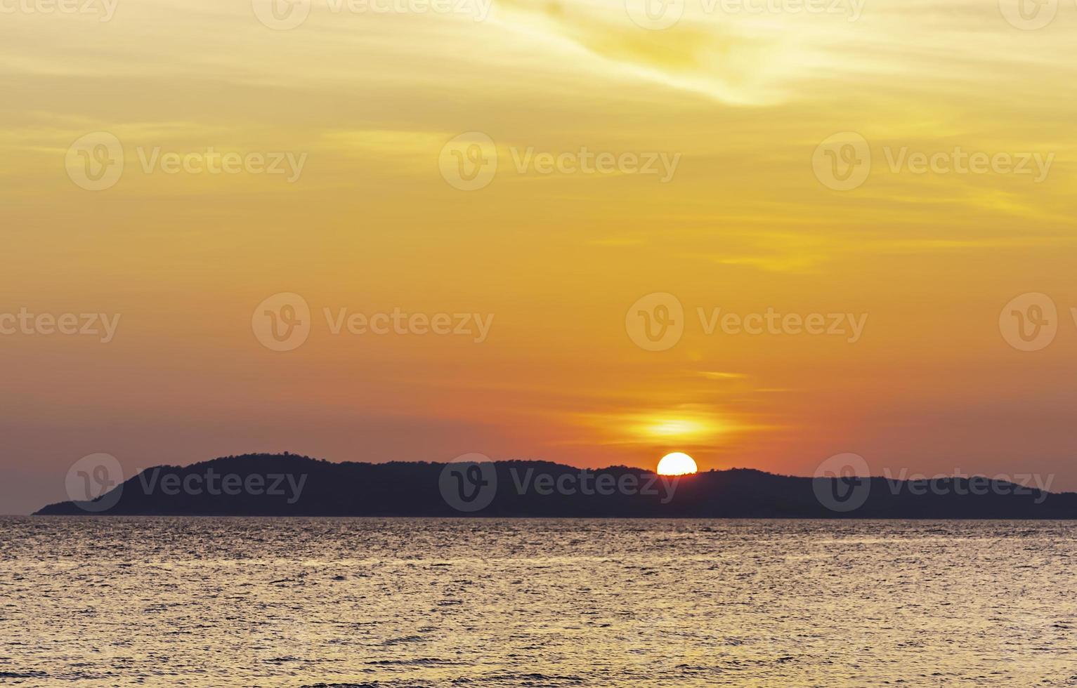 オリジナル of Landscape colorful orange bright over shining sunset その他
