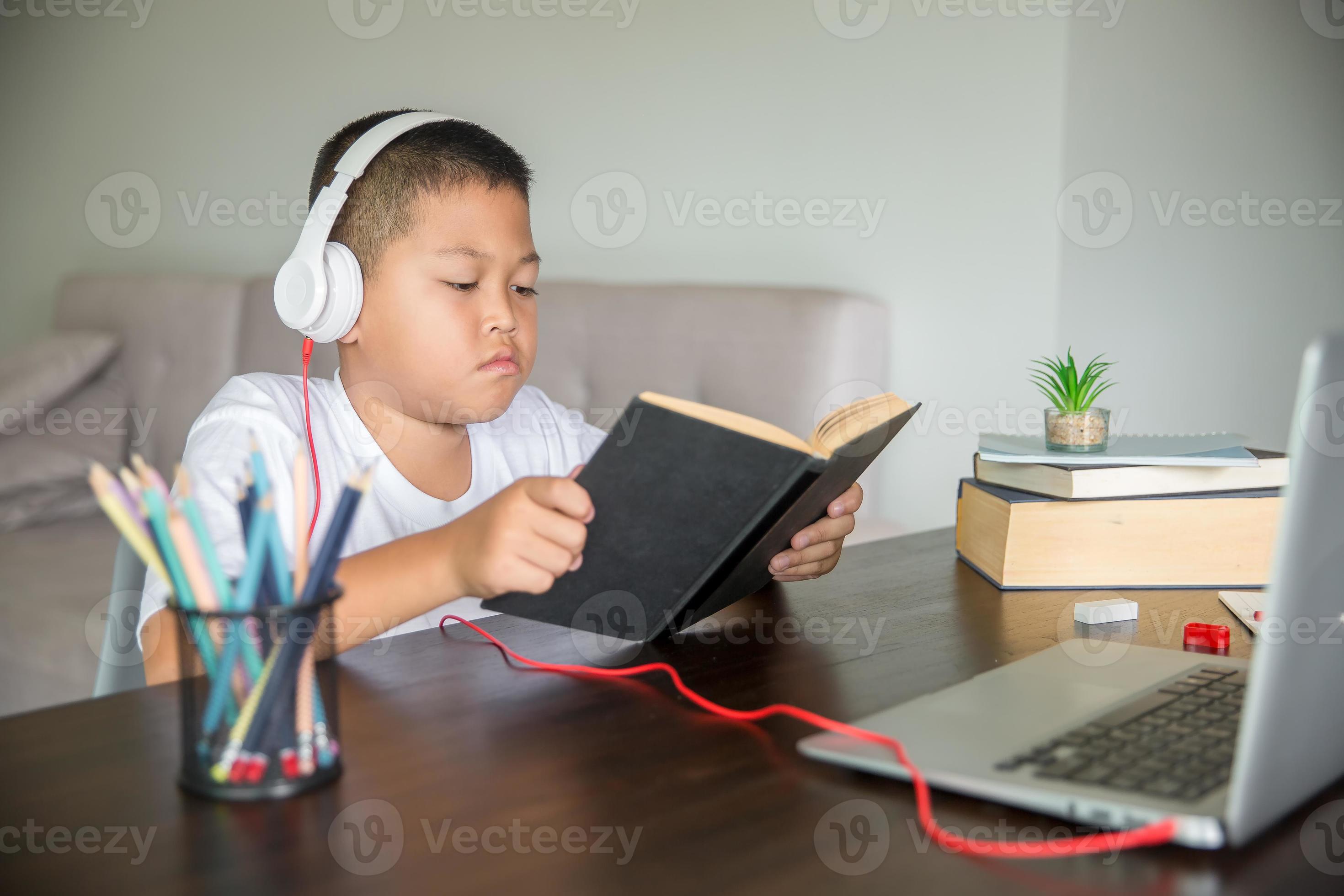 Young student distance learning virtual distance online class on video ...