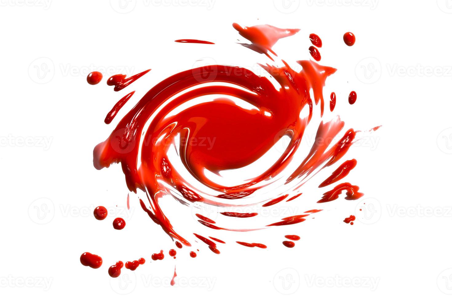 Primer plano gotas de sangre roja aislado sobre fondo blanco, abstracto foto
