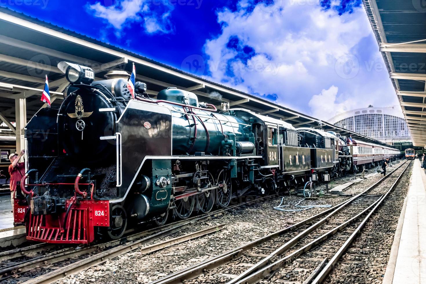 bangkok, locomotora de vapor antigua tailandesa del ferrocarril estatal de tailandia. foto
