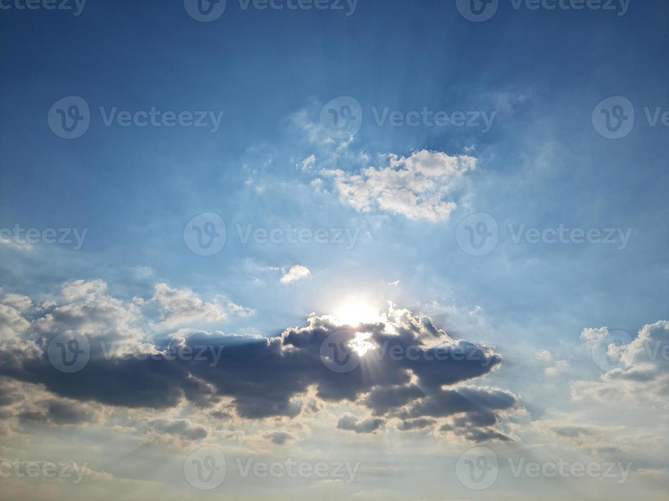 Nubes y cielo dramáticos en Dunstable Downs de Inglaterra foto