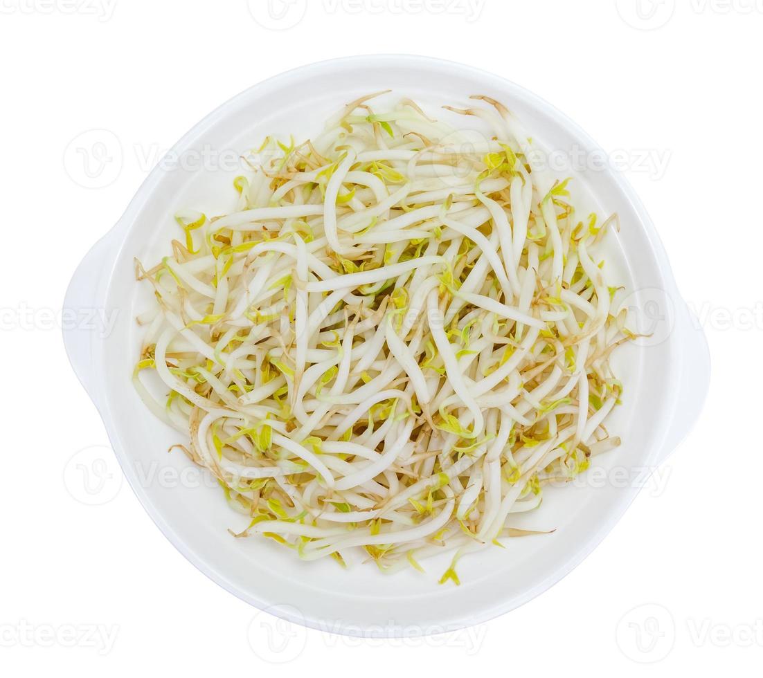 brotes de soja con plato aislado sobre fondo blanco,trazado de recorte foto