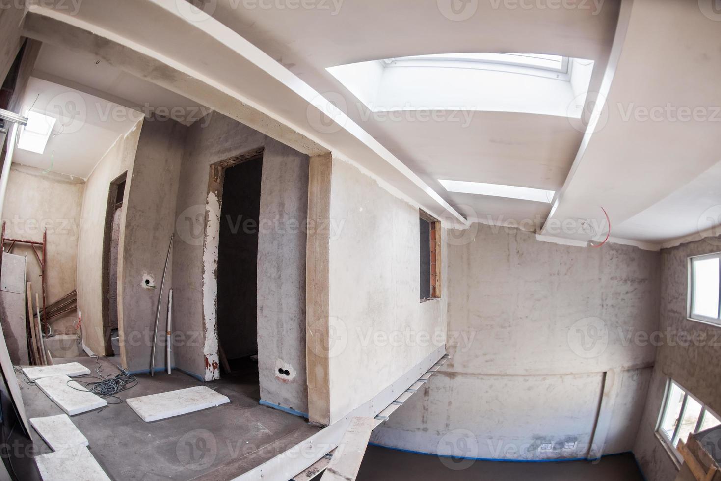 interior del sitio de construcción con paneles de yeso blanco foto