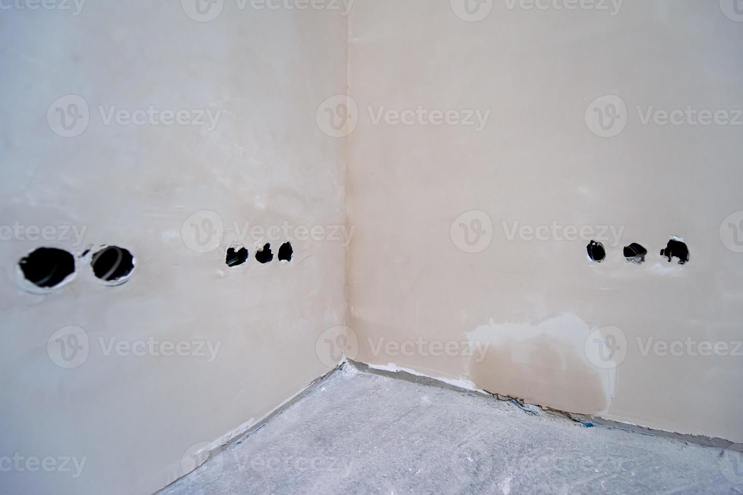 interior del sitio de construcción con paneles de yeso blanco foto