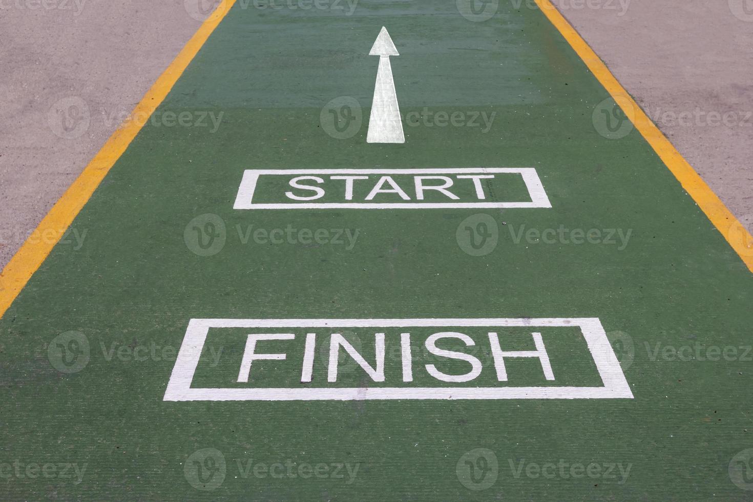 finish line and start line with arrow photo