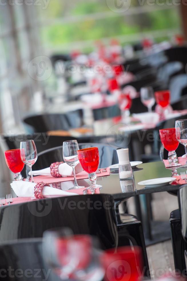 ajuste de la mesa en el restaurante foto