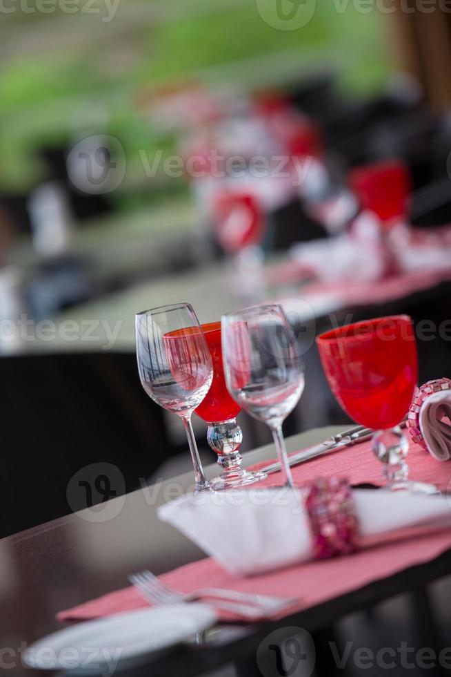 ajuste de la mesa en el restaurante foto