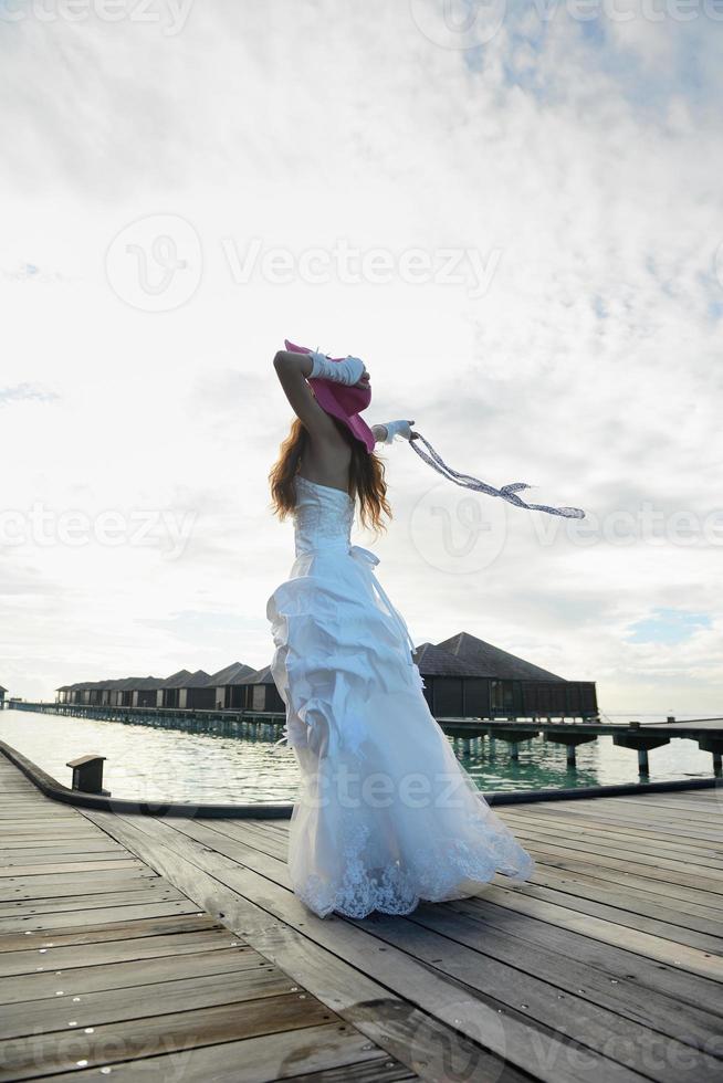 novia asiática en la playa foto