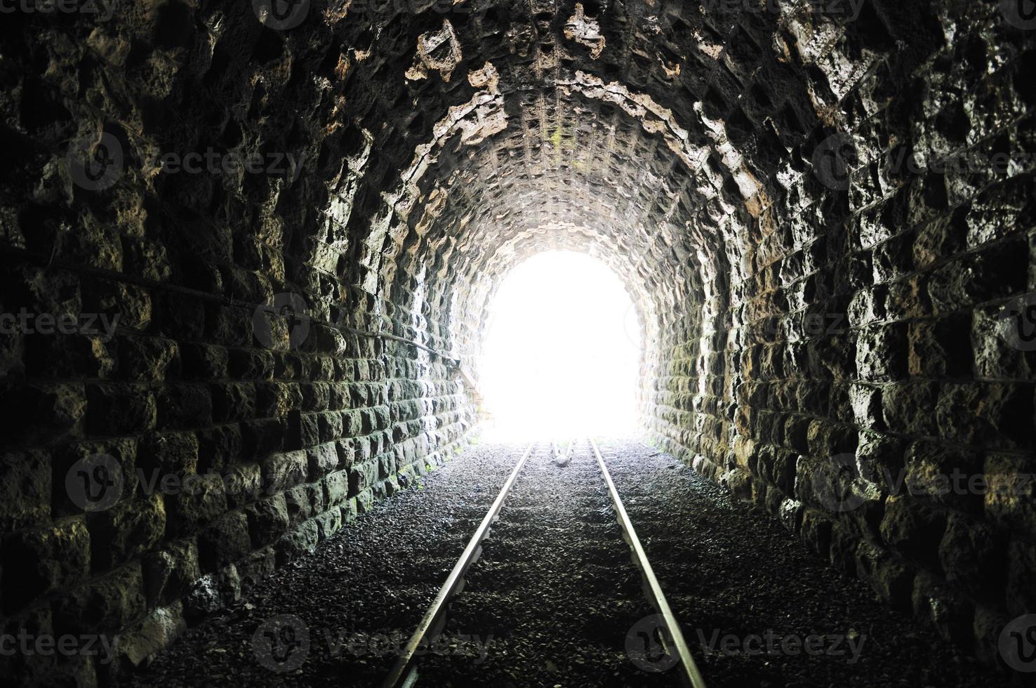 luz del final del túnel foto