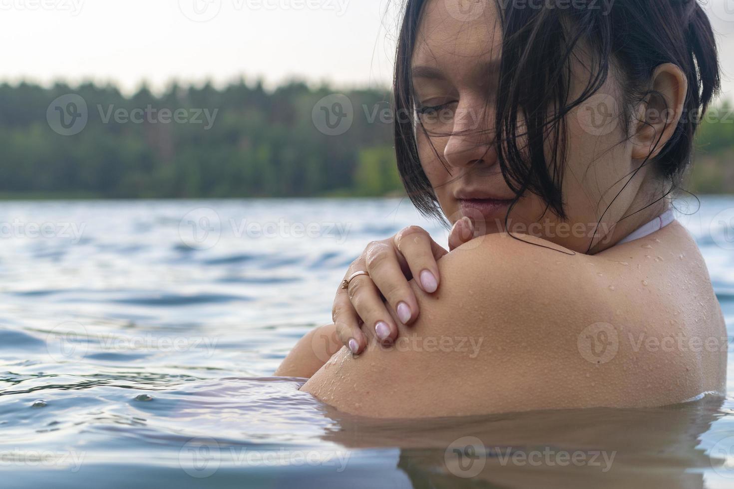 Portrait of a girl of Caucasian appearance in the lake. photo