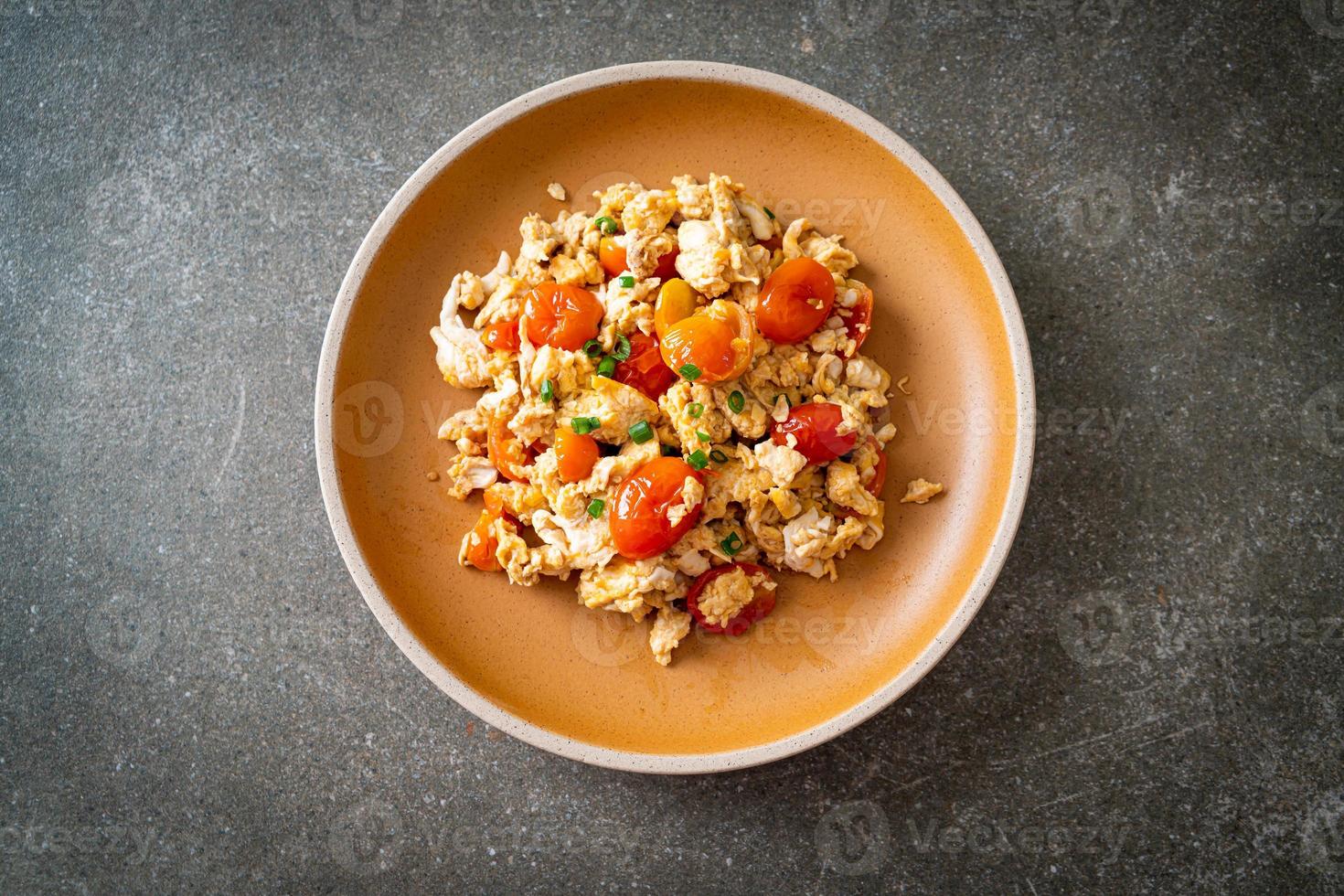 stir-fried tomatoes with egg on plate photo