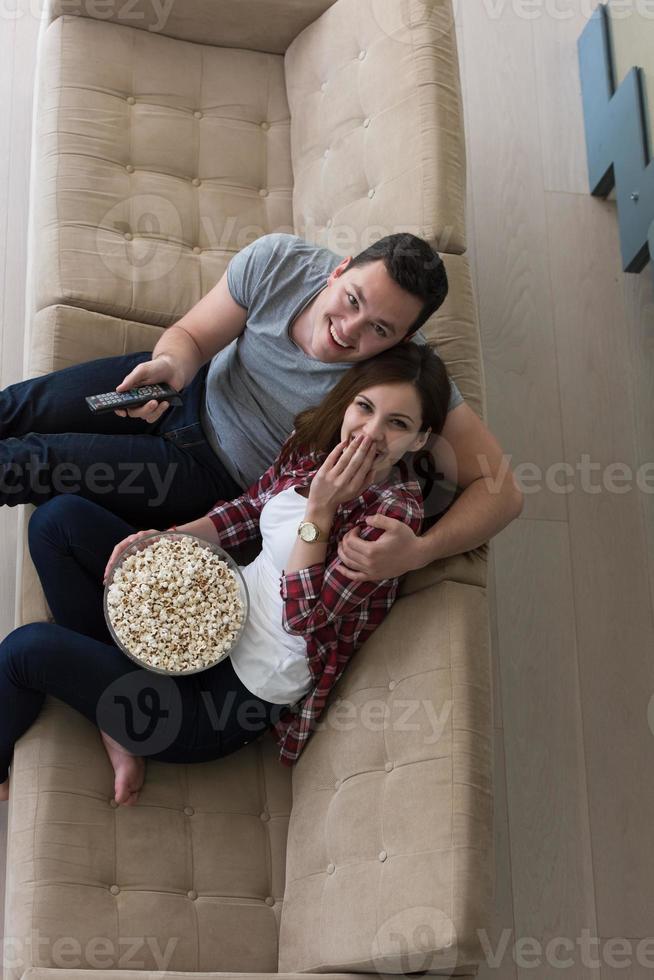 pareja joven y guapa disfrutando del tiempo libre foto