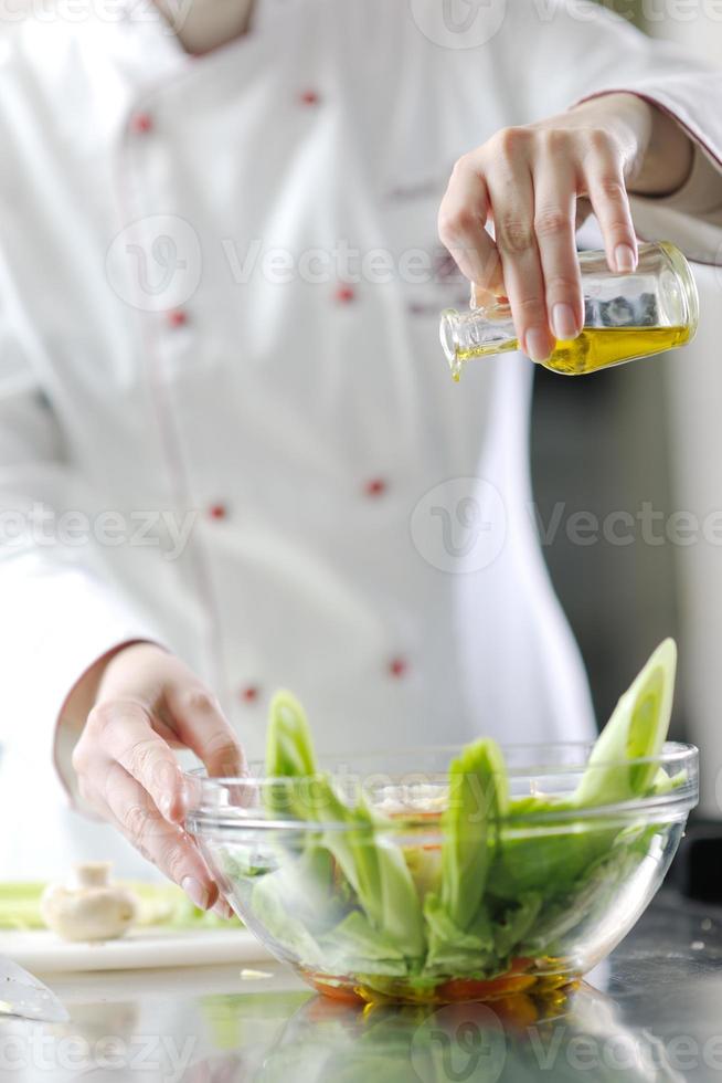 chef preparando comida foto