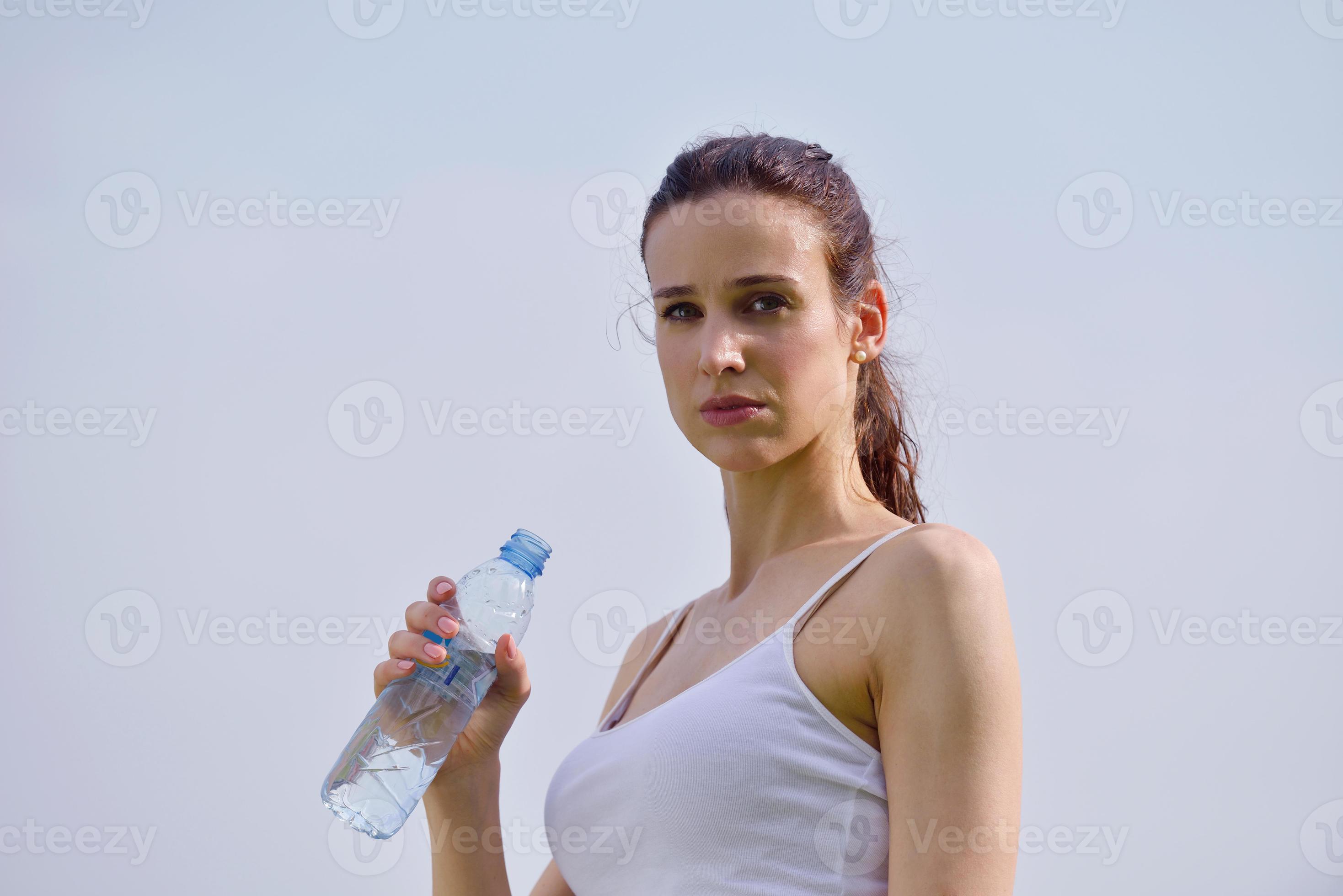 Young beautiful woman drinking water after fitness exercise 10800113 Stock Photo at Vecteezy