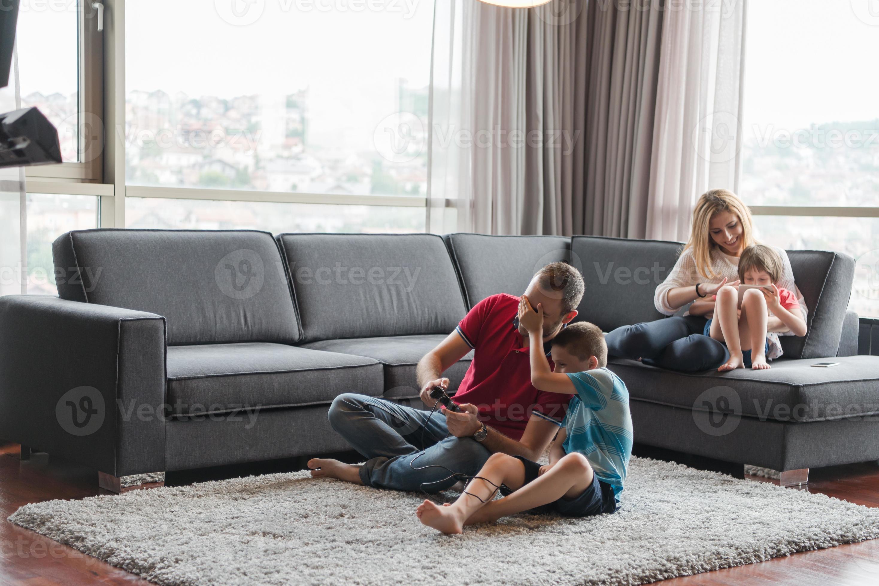 Happy family playing a video game 10801286 Stock Photo at Vecteezy