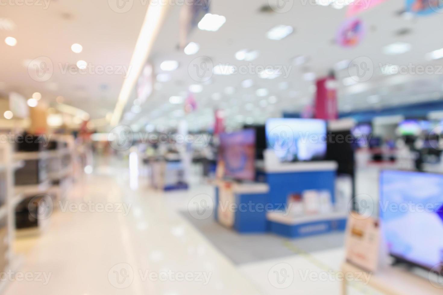 Los grandes almacenes electrónicos muestran televisión y electrodomésticos con fondo borroso de luz bokeh foto