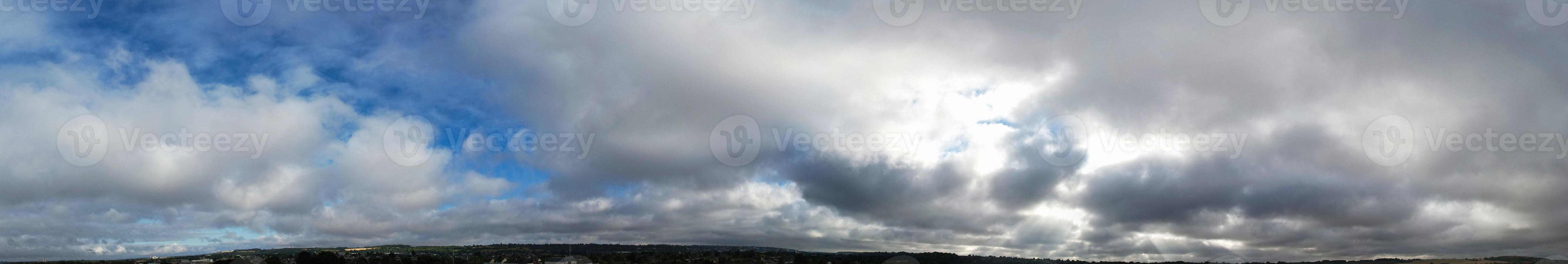 la vista aérea más hermosa de las nubes en la mañana foto