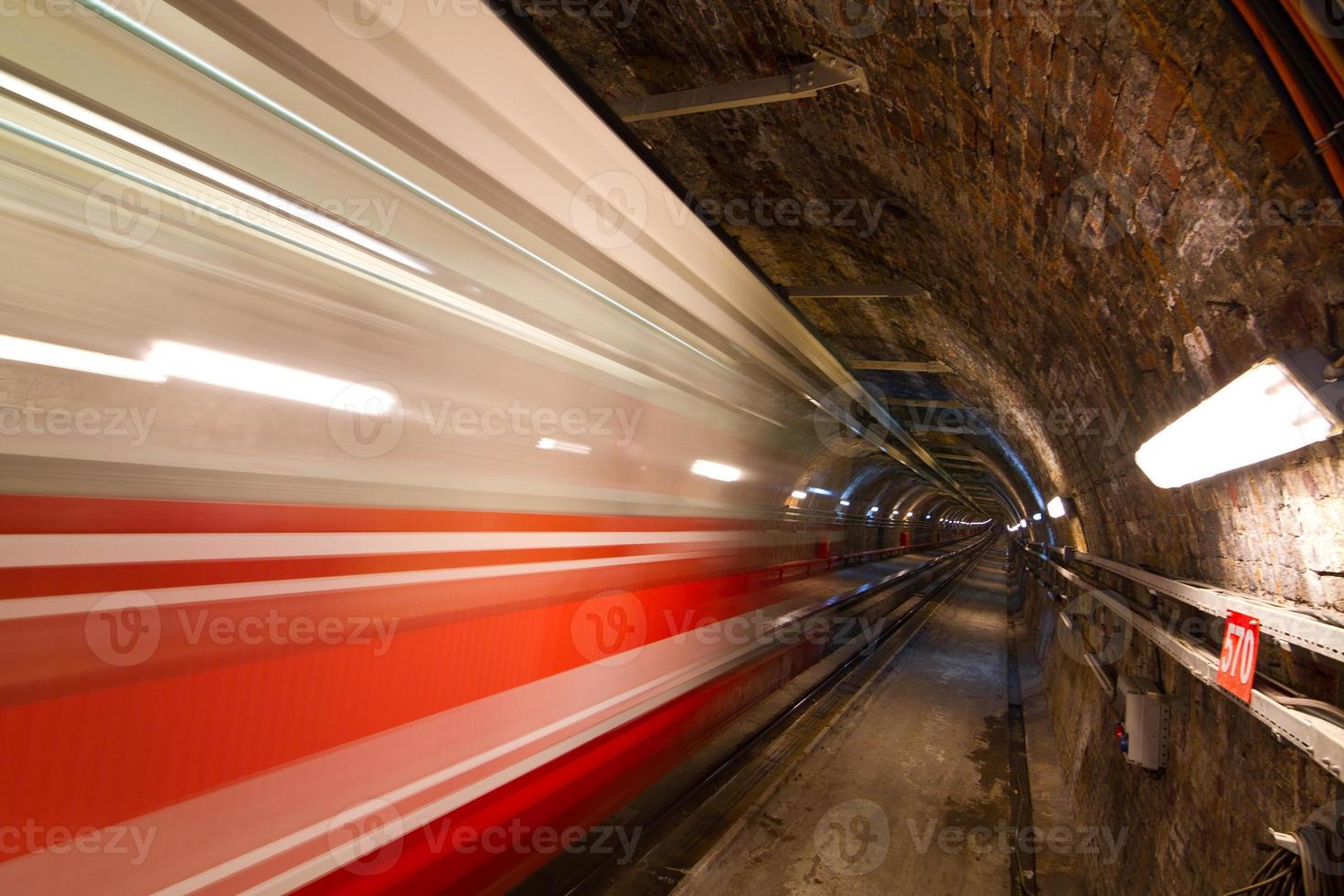 antigua línea de túneles desde karakoy a la calle istiklal, estambul foto