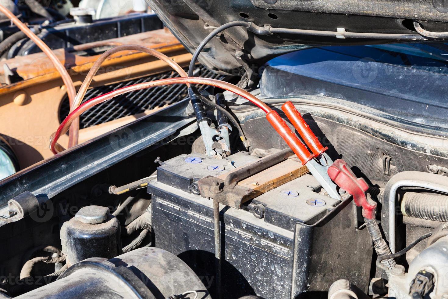 Jump start a flat car battery with another vehicle photo