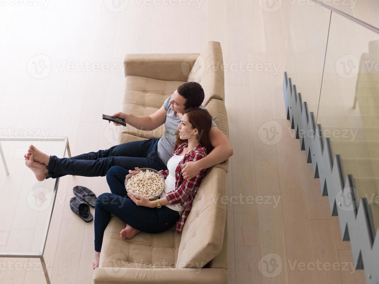 pareja joven y guapa disfrutando del tiempo libre foto