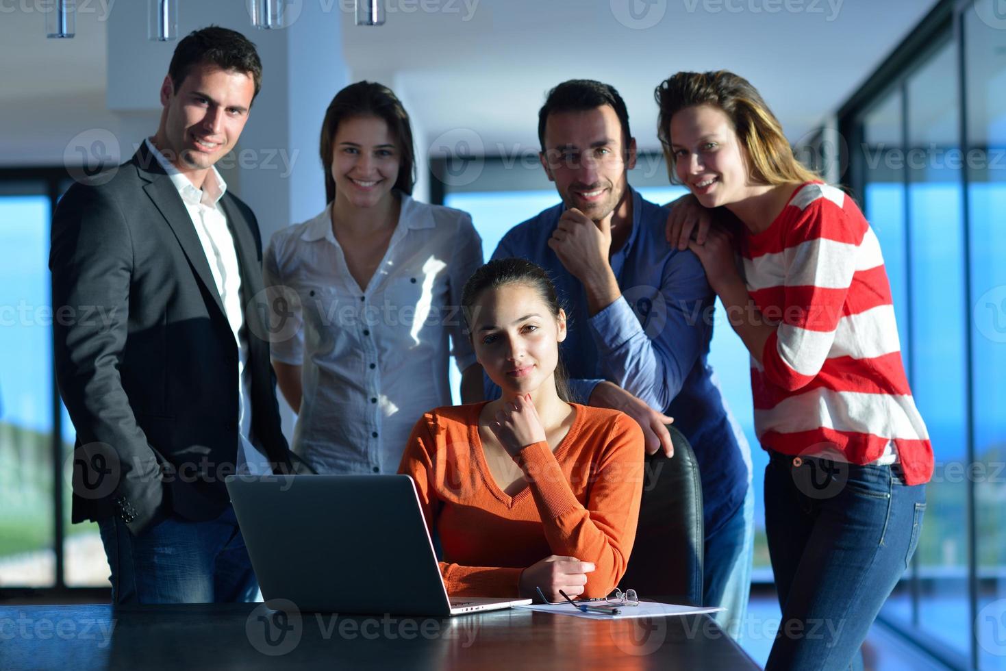 equipo de gente de negocios en reunión foto