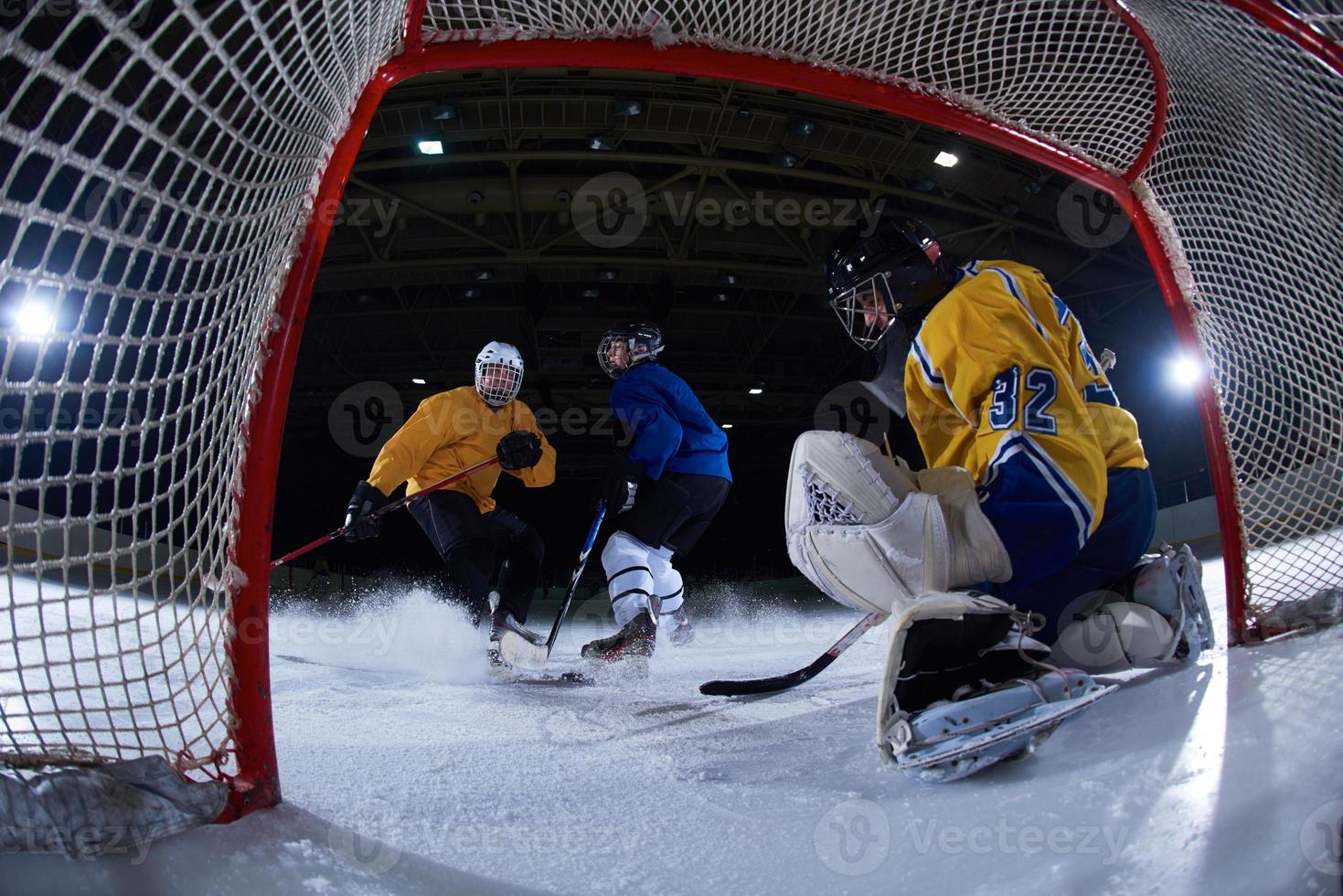 ice hockey goalkeeper photo