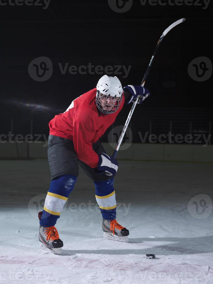 jugador de hockey sobre hielo en acción foto