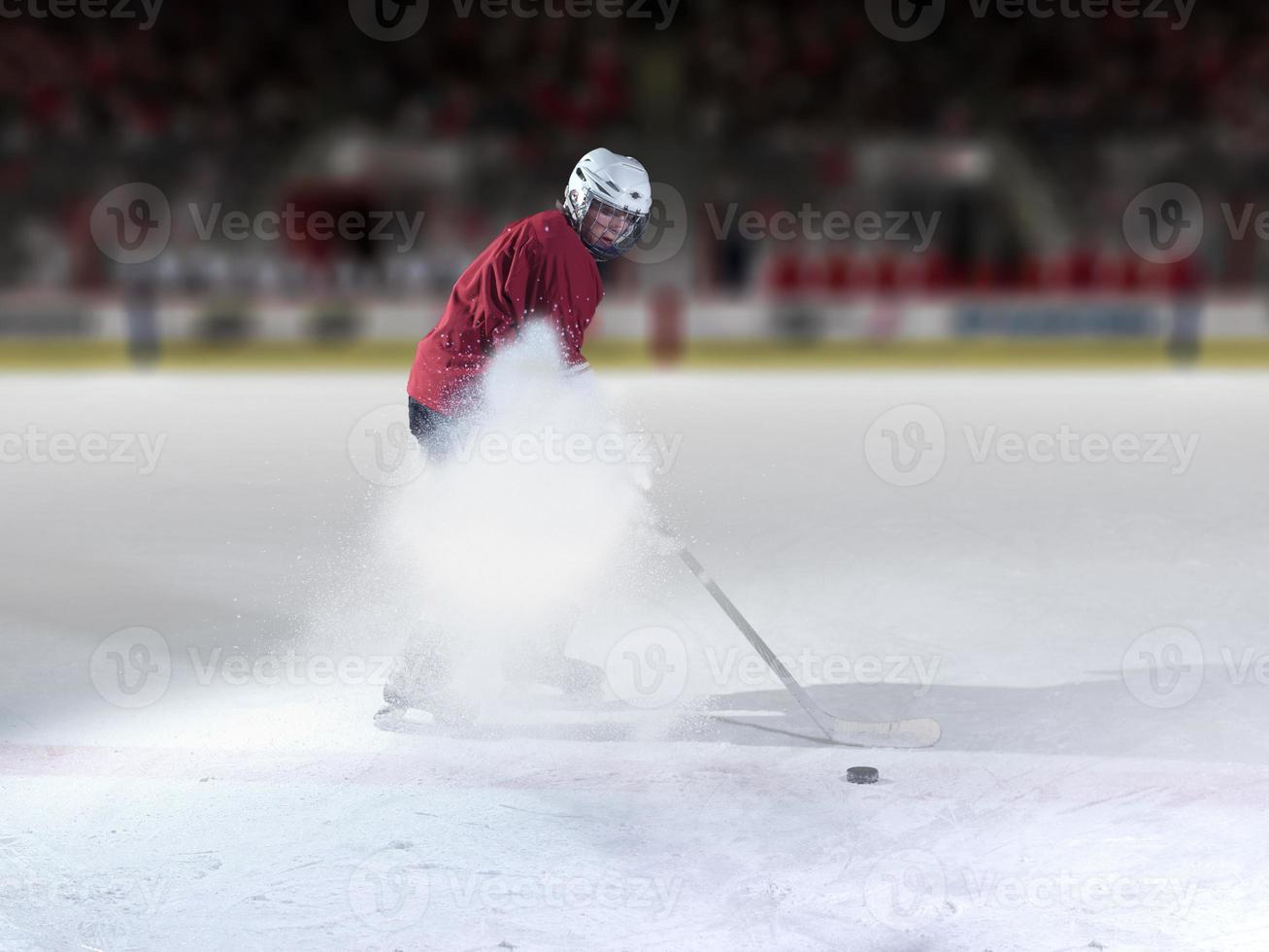 jugador de hockey sobre hielo en acción foto